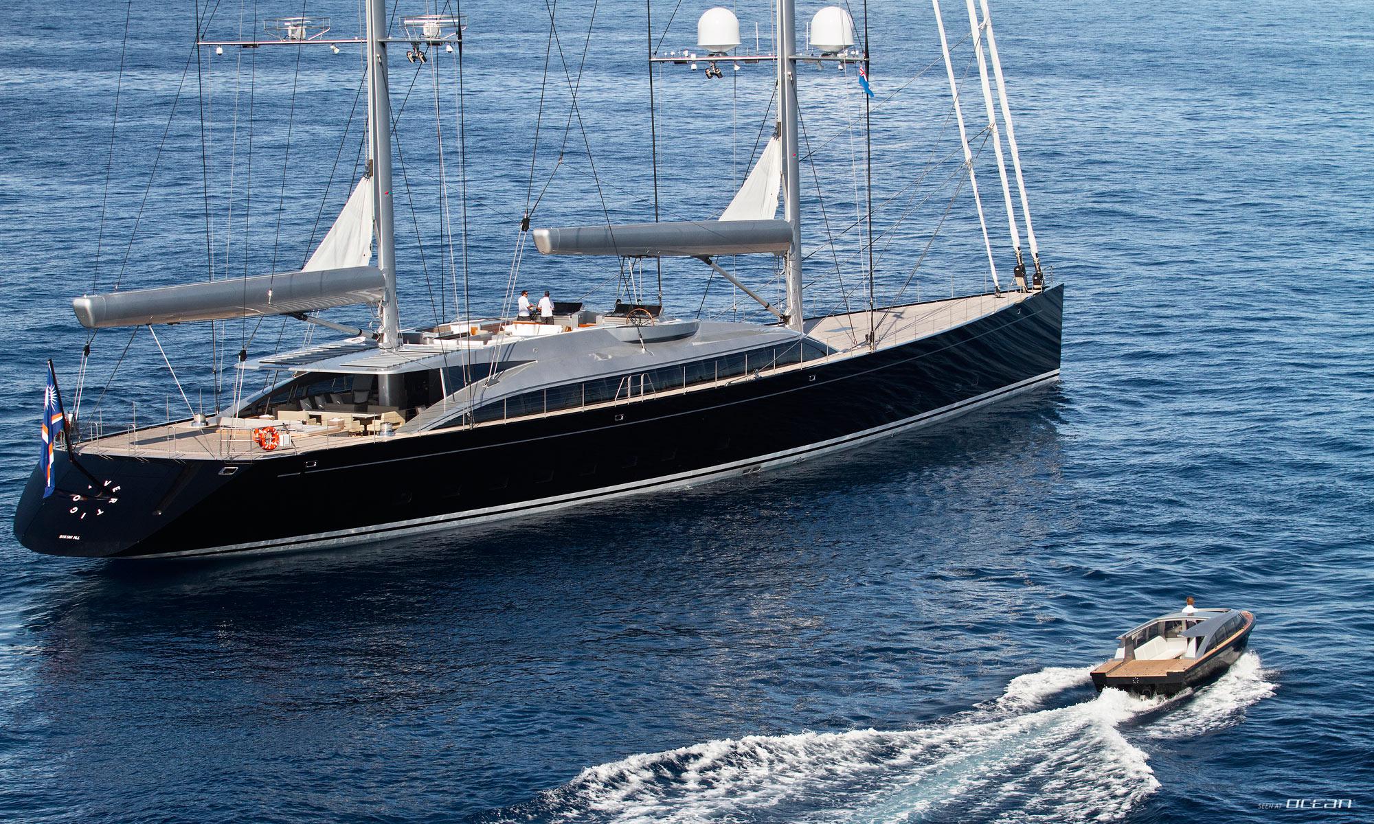luxury yacht sailing charter