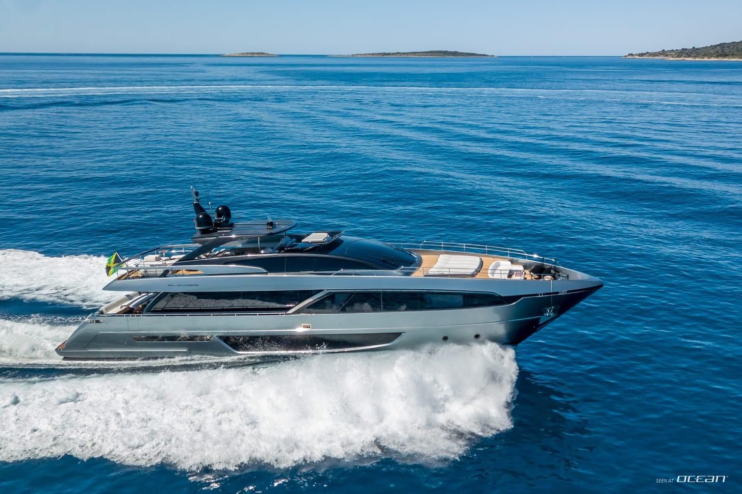 YOYITA II  Riva 100 Corsaro