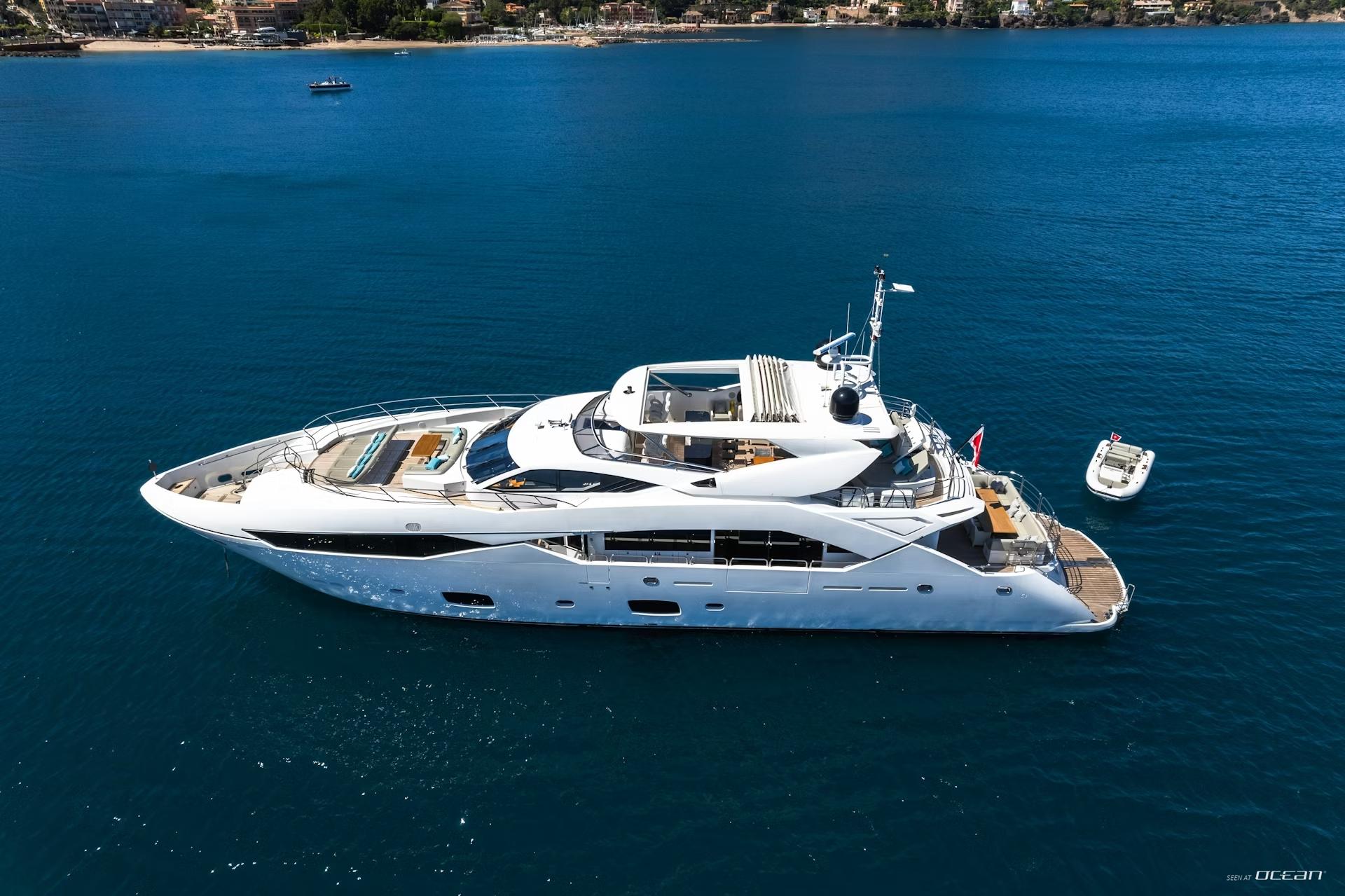 LADY VOLANTIS  Sunseeker 115 Sport Yacht