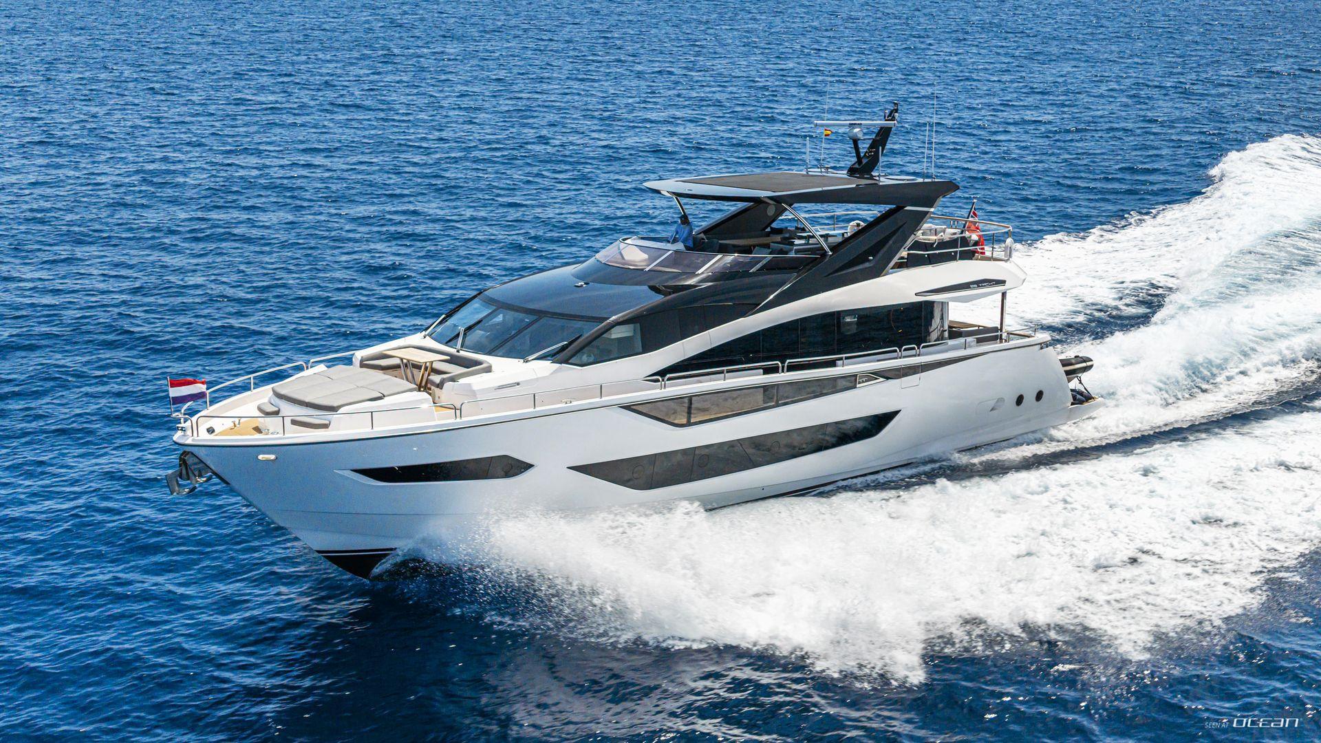 JUNIOR  Sunseeker 88 Yacht