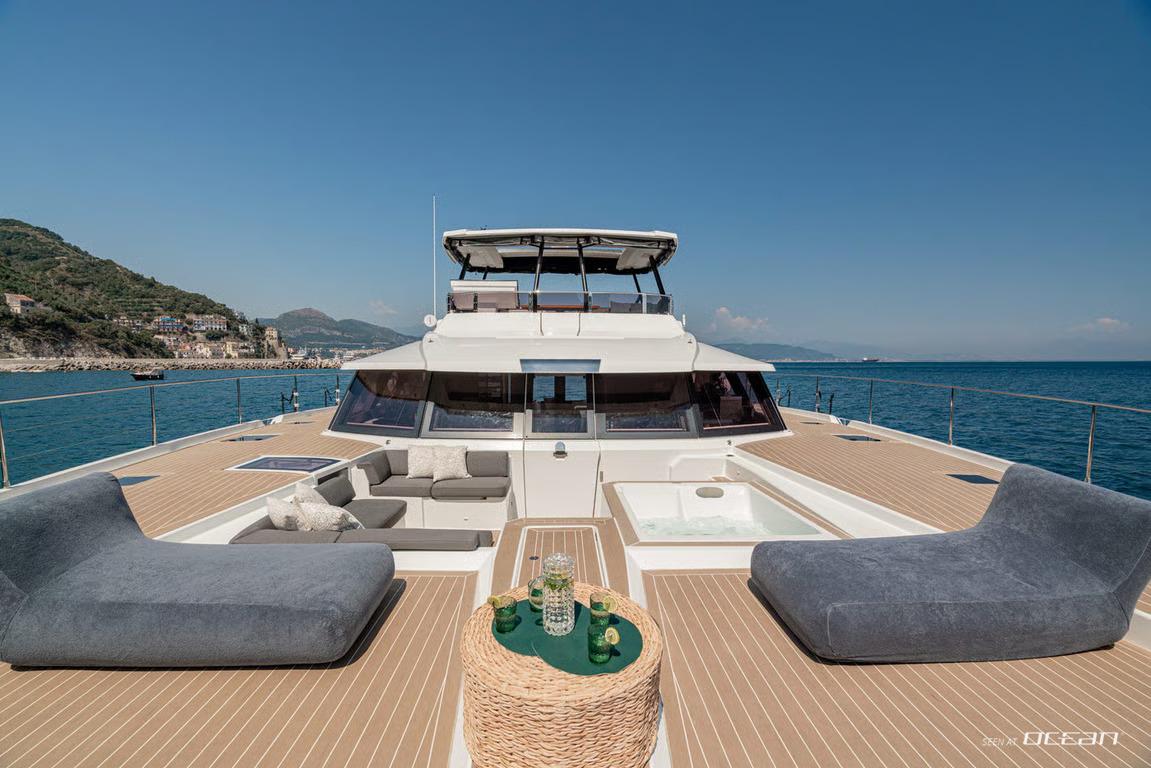 CORE Fountaine Pajot Power 67 - 6