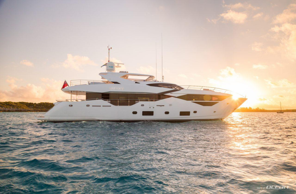 Sunseeker 155 девушка