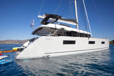 PHANTOM  | Lagoon 620