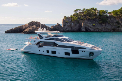 Akama  | Azimut Grande 27M