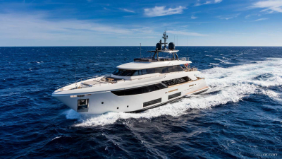 UPSTREAM  | Custom Line Navetta 33