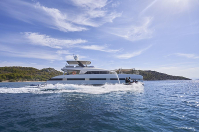 CRAZY HORSE  | Lagoon Seventy 8