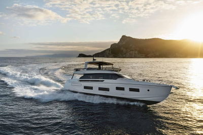 EXPLORA  | Azimut Fly 82