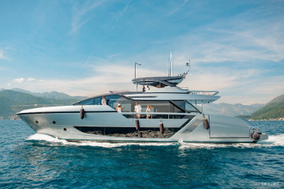 X SEVEN  | Riva 82 Diva