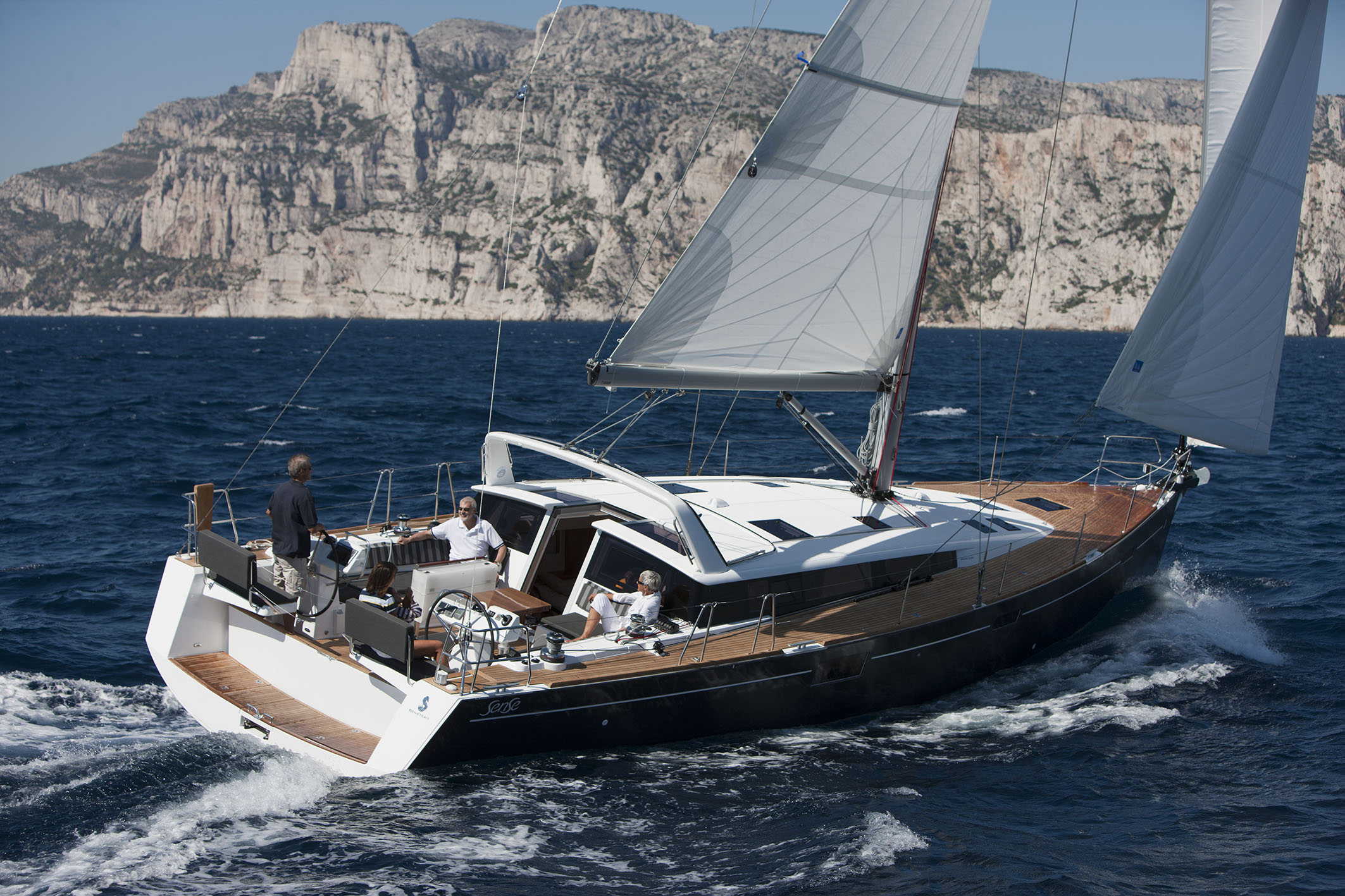 exclusive sailing yachts